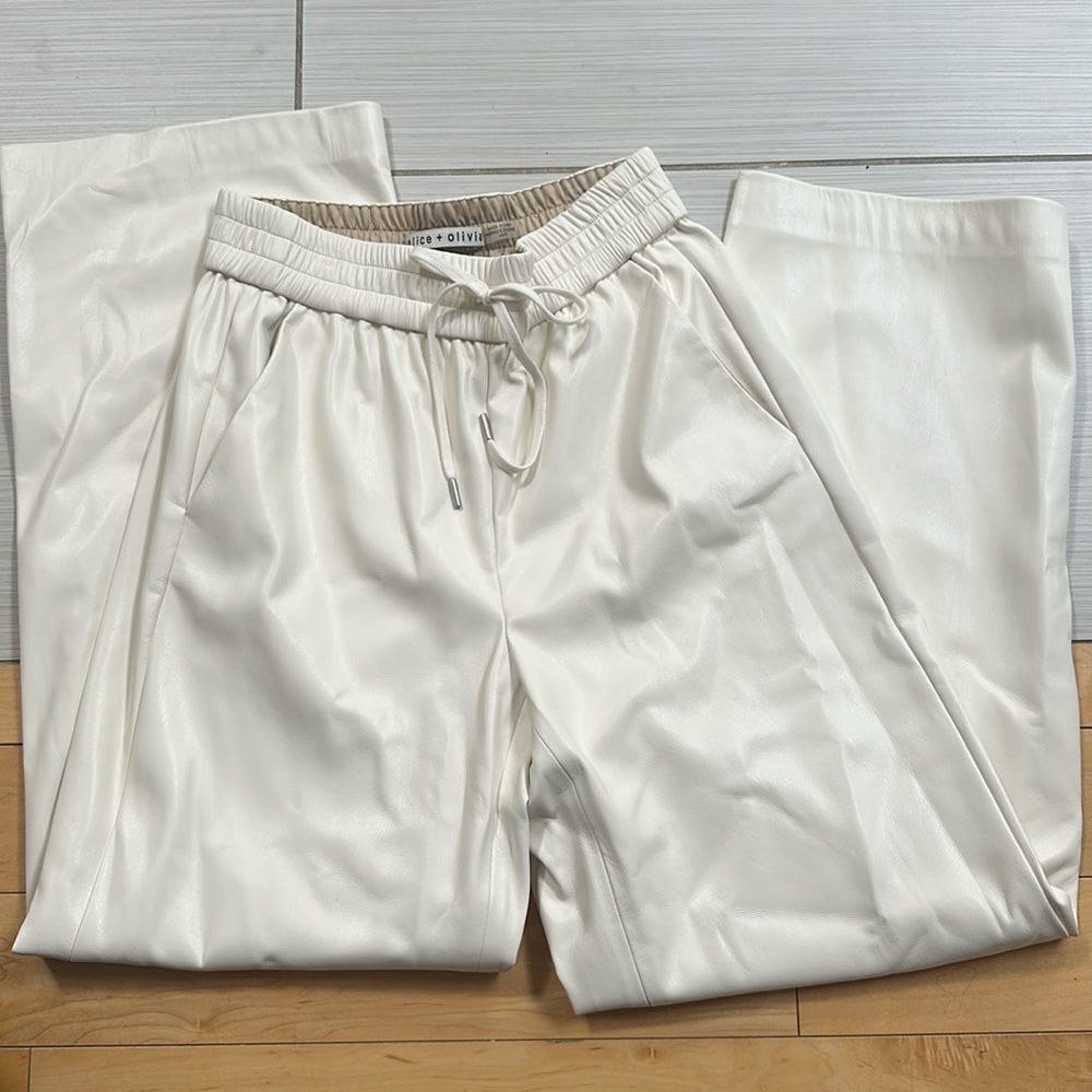 Alice & Olive cream vegan leather pants XS
